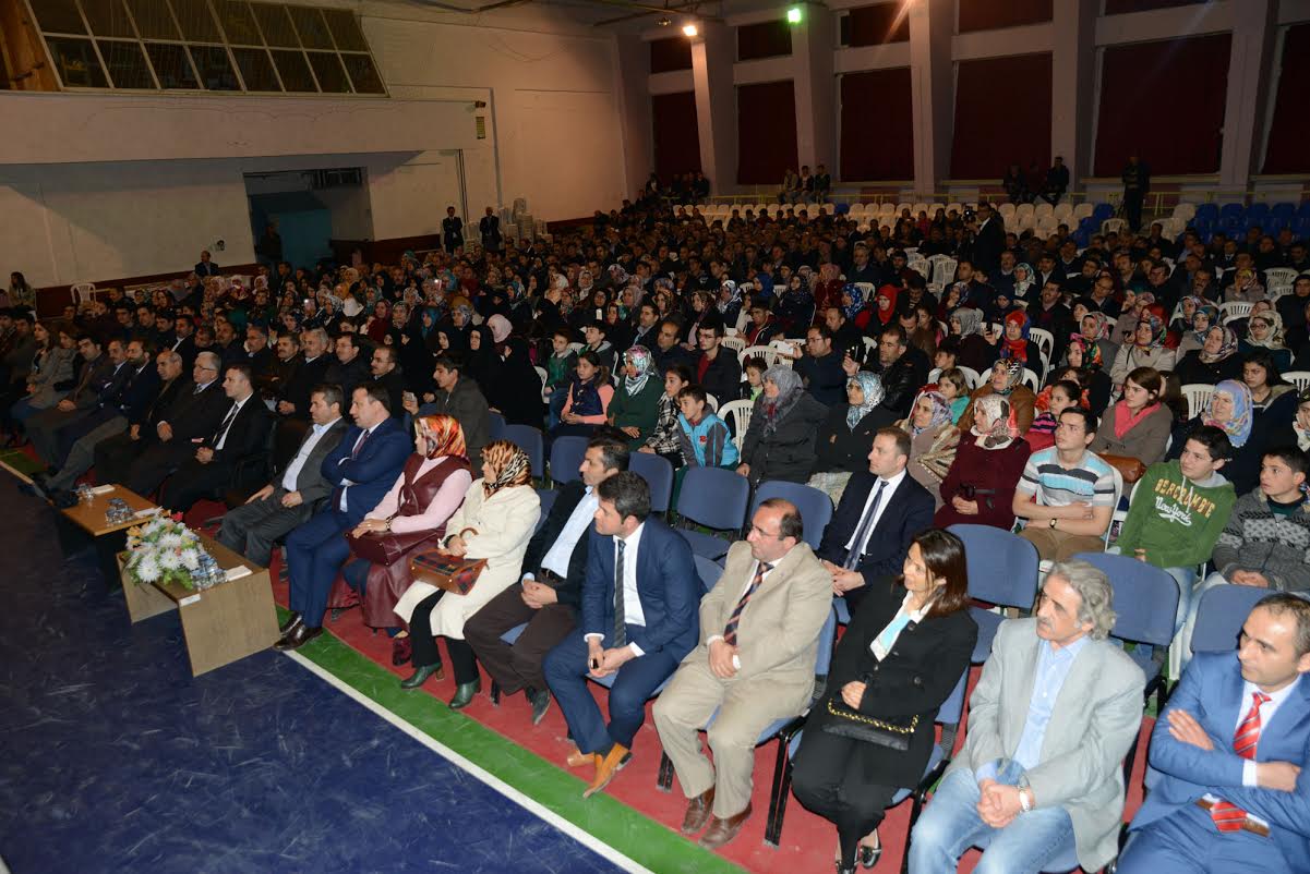 Erbaa'da Bilinçli Aile İdeal Gençlik Konferansı Düzenlendi 