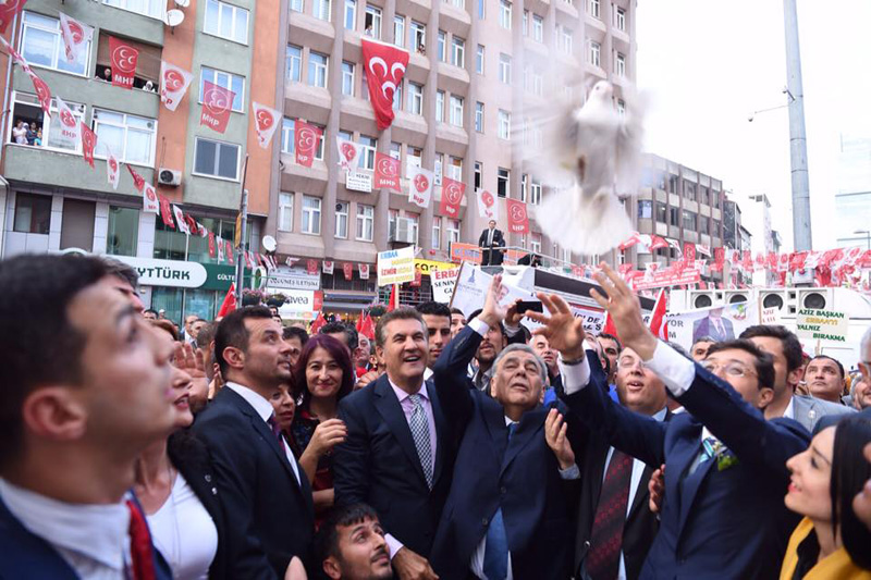 İzmir Büyükşehir Belediye Başkanı İstanbulda