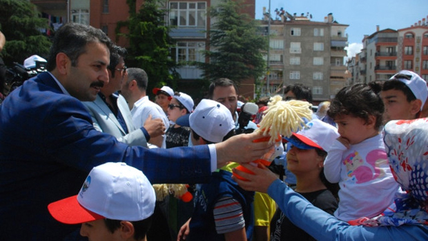 Şehri Temiz Tutmaya Yardımcı Olan Miniklere Ödül