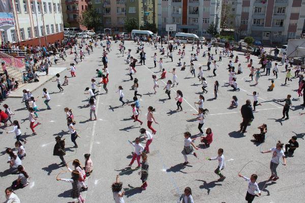 Tokat'ta 500 Öğrenci Aynı Anda İp Atladı