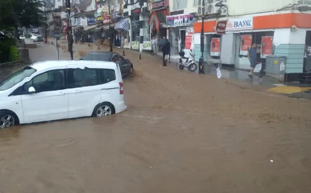 Tokat'ta Sağanak Yağış Hayatı Olumsuz Etkiledi