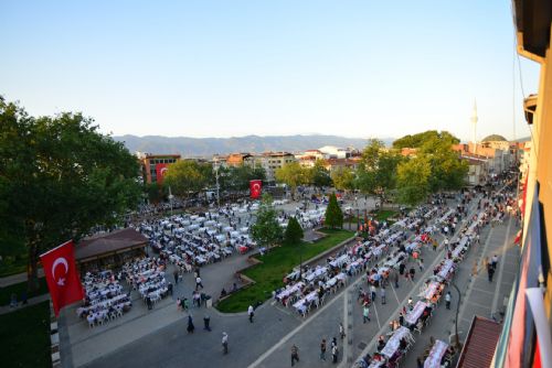 Erbaa'da Binlerce Kişi İftarda Buluştu