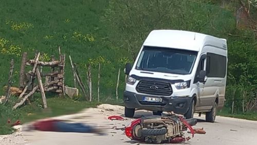 Keçeci Köyünde minibüsle çarpışan motosikletli öldü