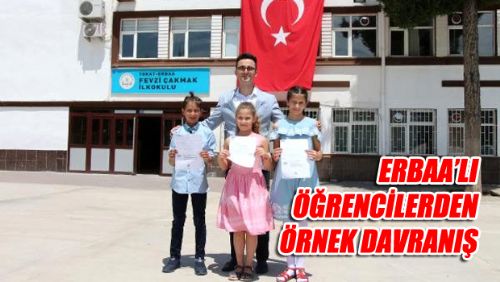 Öğrenciler, 3 yıldır biriktirdikleri harçlıklarını vakıflara bağışladı