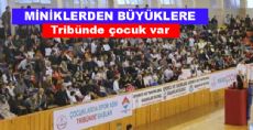 Tribünde çocuk var