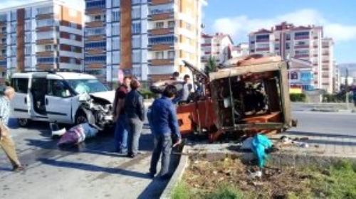 Zile'de trafik kazası: 9 yaralı