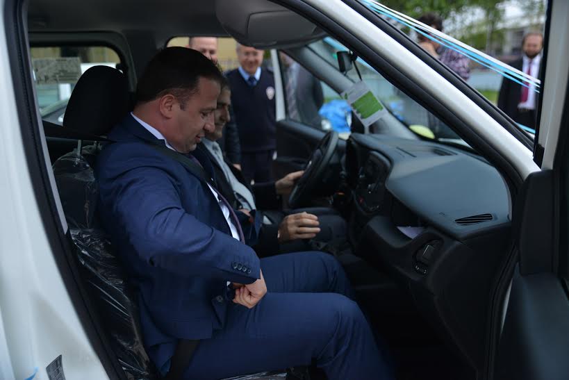 Belediyeden Emniyet'e Araç Hediyesi