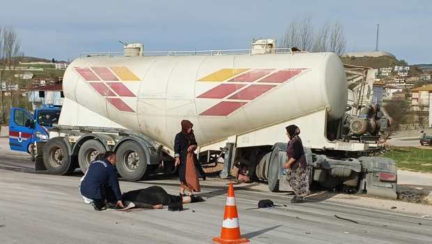 Beton mikseri ile otomobilin çarpıştığı kaza kamerada; 1'i ağır, 4 yaralı