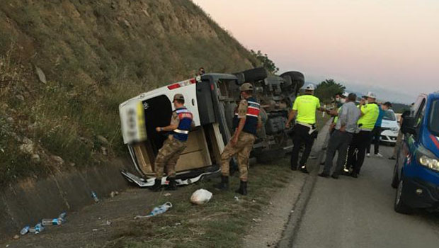 Erbaa Minibüsü Devrildi 16 YARALI VAR