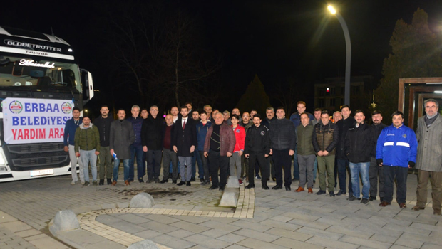 Erbaa'dan deprem bölgesine 3 tır yardım malzemesi