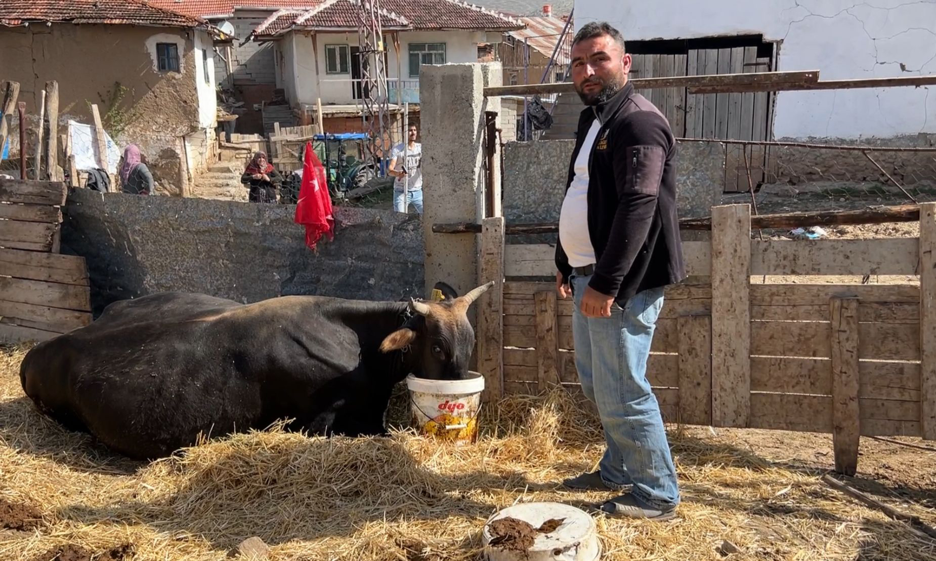 Tokat'ta depremin merkez üssünde su kesintisi; çeşmelerden su taşıdılar