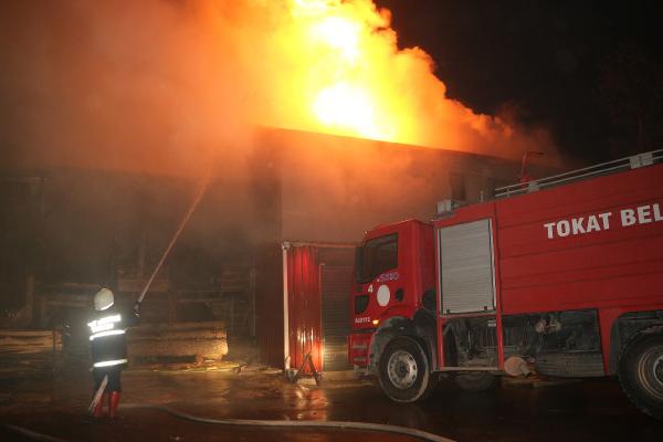 Tokat’ta kereste fabrikasında yangın