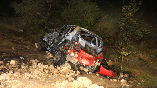Erbaa'da yolcu otobüsü ile otomobilin çarpıştığı kazada 2 ölü, 3 yaralı