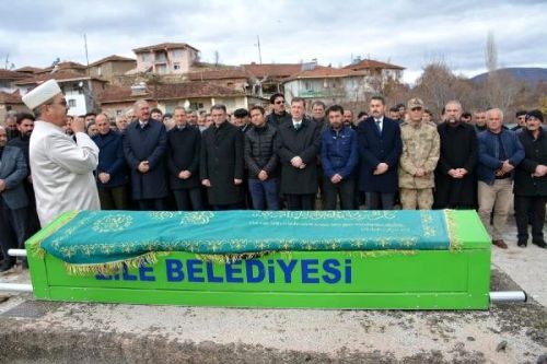 Ampute Milli Takımı Teknik Direktörü Çakmak'ın babası toprağa verildi