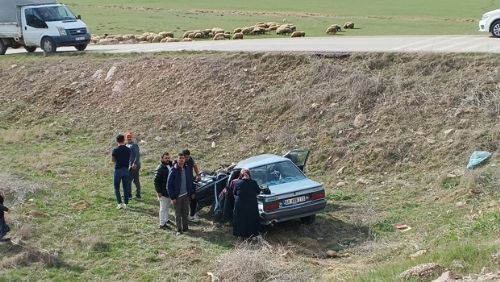 Beton mikseri ile otomobilin çarpıştığı kaza kamerada; 1'i ağır, 4 yaralı