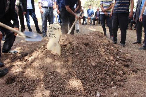 Kayıp Bayram'ın Bulunan 3 Parça Kemiği, Toprağa Verildi