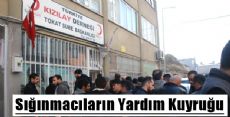 Sığınmacılardan Uzun  Yardım Kuyruğu