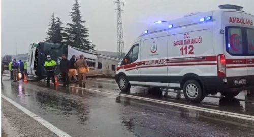 TOKAT OTOBÜSÜ DEVRİLDİ 2 ÖLÜ 24 YARALI