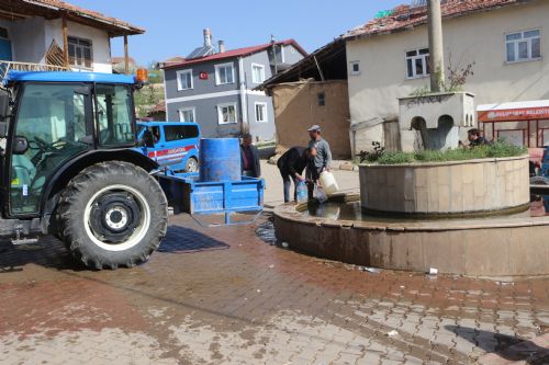 Tokat'ta depremin merkez üssünde su kesintisi; çeşmelerden su taşıdılar