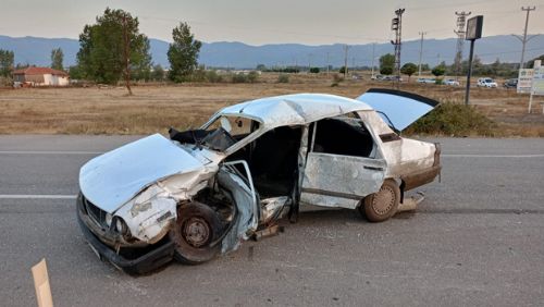 TOKAT'ta iki otomobil çarpıştı: 1 ölü, 1 yaralı