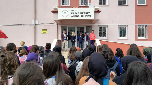 THM SANATÇISI AYŞEGÜL PINAR'DAN EĞİTİME BÜYÜK DESTEK