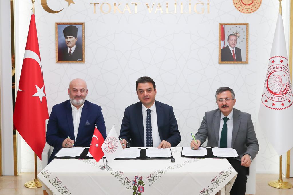 Turhal'da Yapılacak Olan Fatma İsmail Özbay Anadolu İmam Hatip Lisesi'nin Protokolü İmzalandı